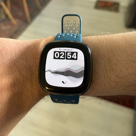 Used FitBit sense - works wonderfully + factory reset - Picture 1 of 4